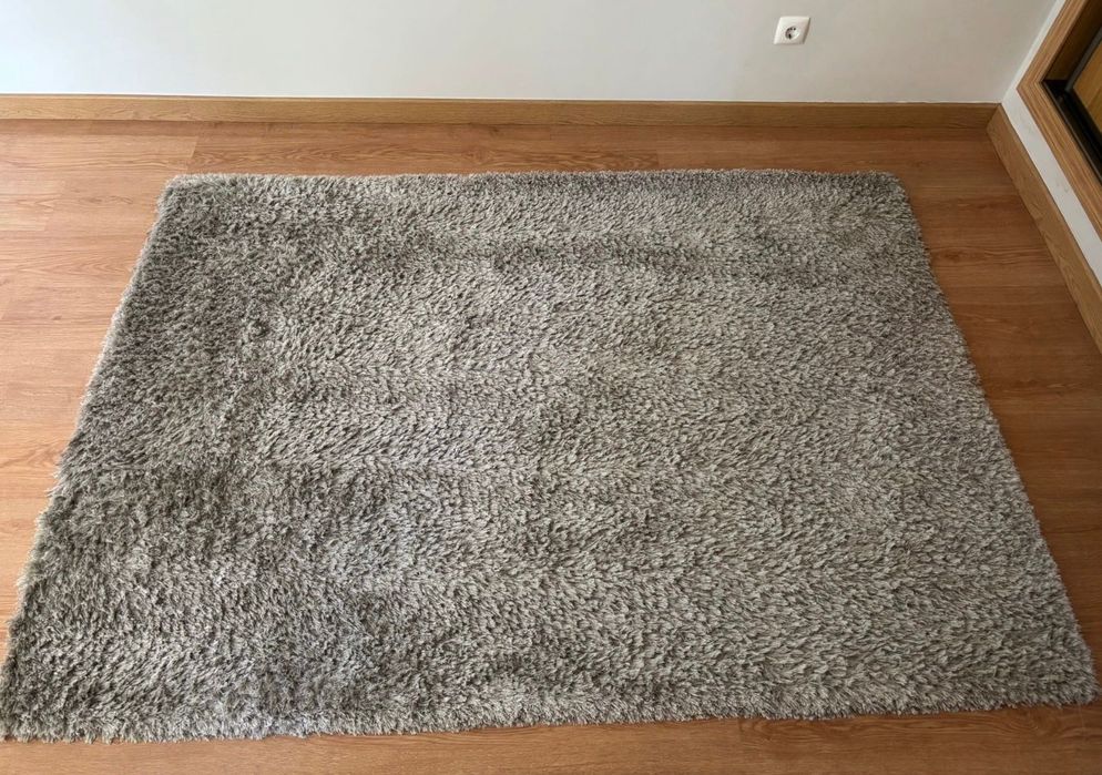 Carpete cinza pelo alto 160cm x 140cm