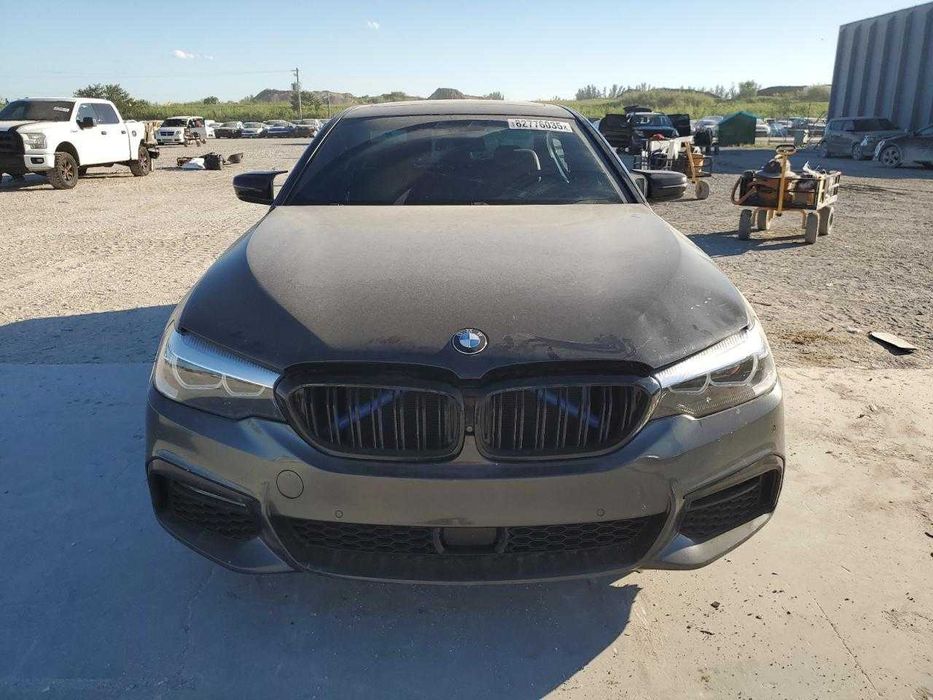 BMW G30 540i в дорозі