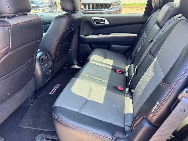 2020 Nissan Pathfinder SL