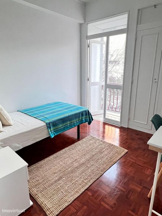 Quarto - localizado em Olivais Lisbon