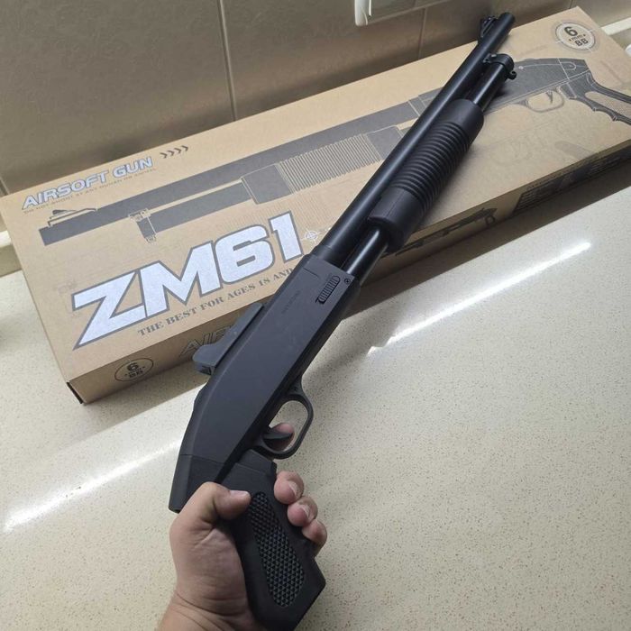 Іграшкова помпова рушниця дробовик Cyma ZM61 на кульках металл Чорний