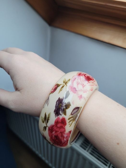 Bransoleta w żywicy