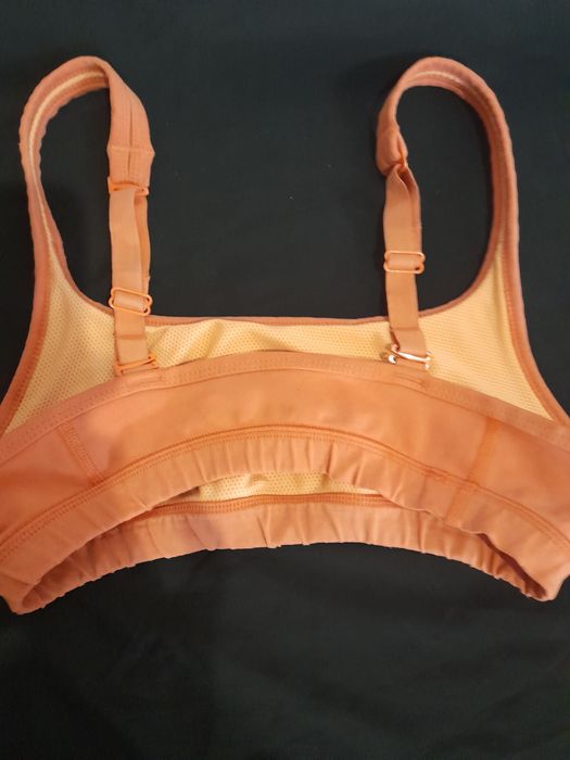 Топы спортивные  NIKE