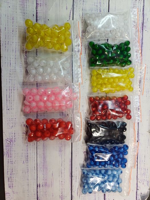 Бусины хрустальки и с белой серединкой