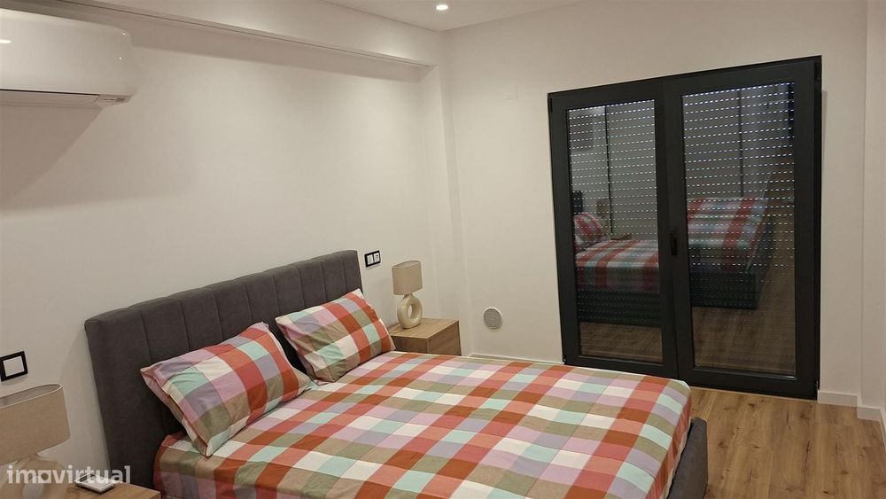 Apartamento T3 com varanda e garagem em Faro
