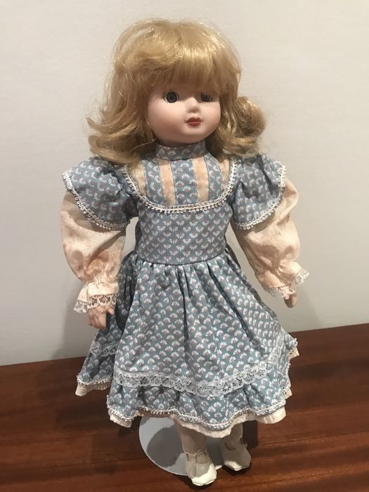 Coleção 8 Bonecas Porcelana c/suporte