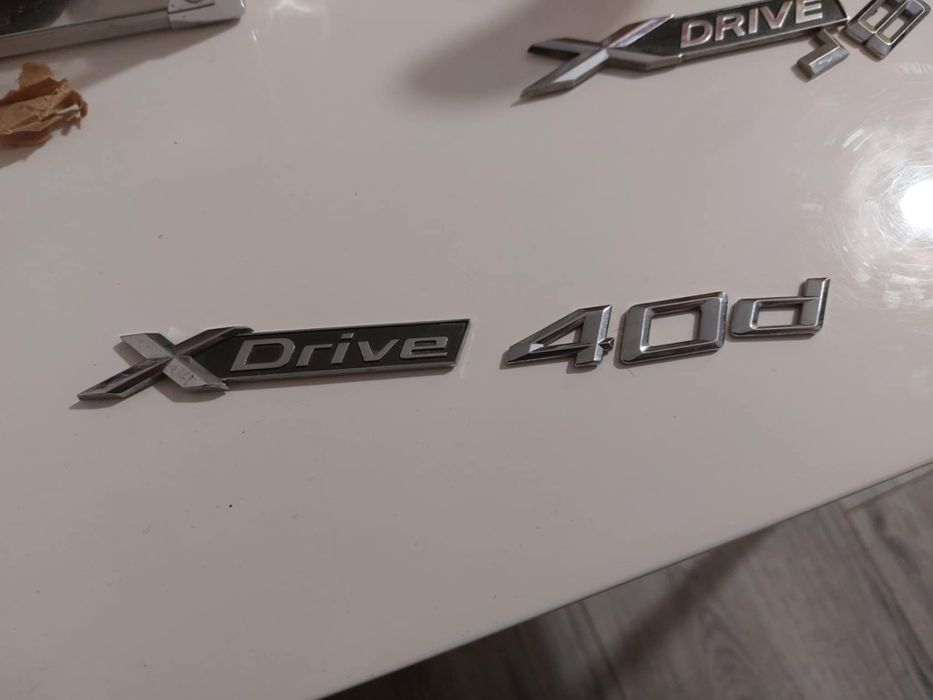Emblemat xDrive 40d do BMW