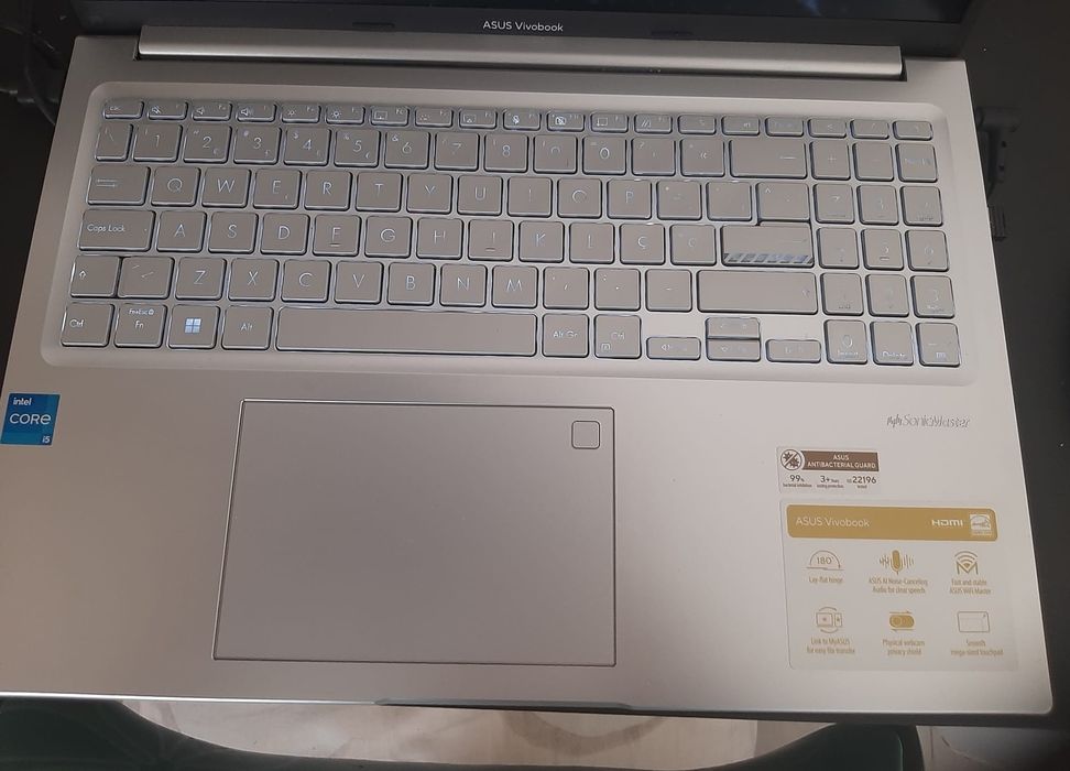 Vendo computador portátil ASUS como novo