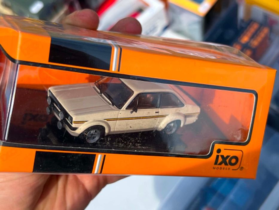 Ford Escort (1:43) IXO