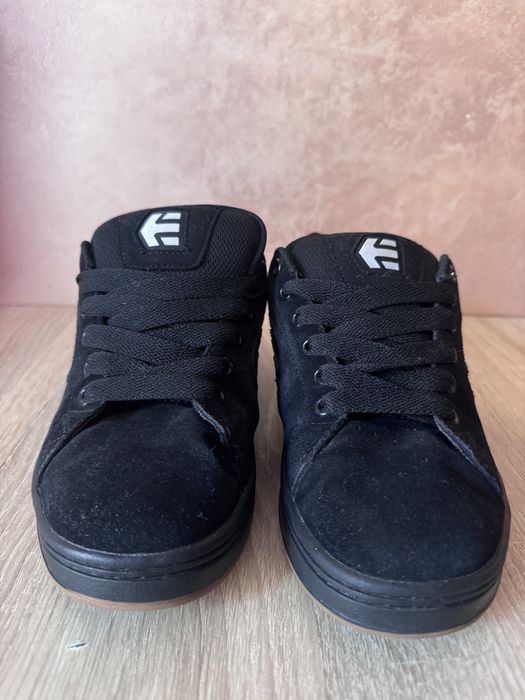 Продам кросівки Etnies