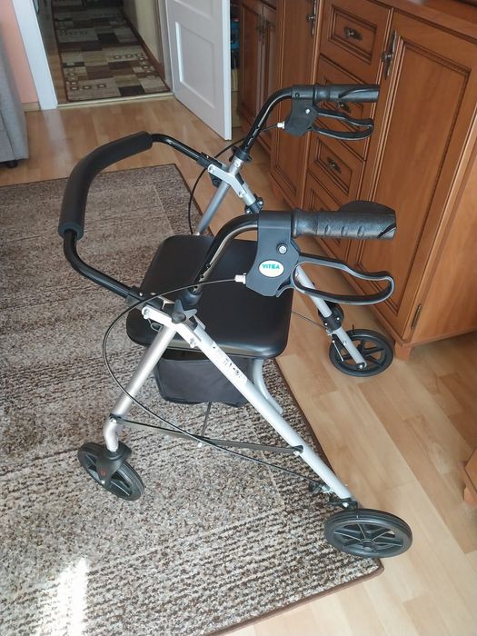 Nowy chodzik czarno srebrny