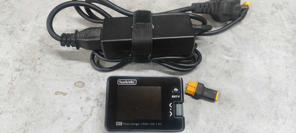 Зарядний пристрій ToolkitRC M7 200W 10A