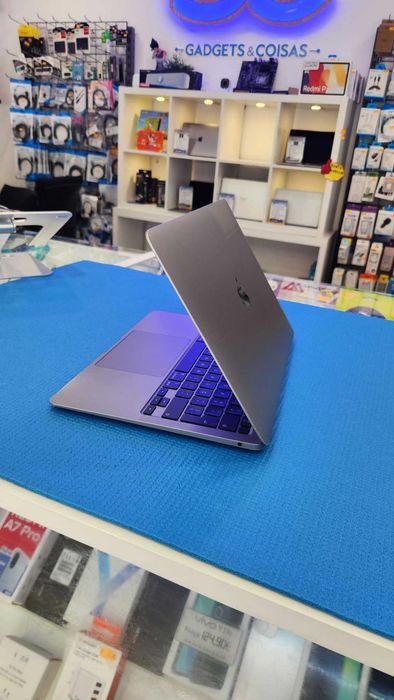 MacBook Air 13" 2020 | Intel Core i5 | 16GB RAM | 250GB SSD