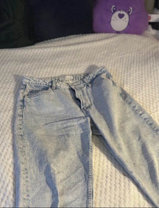 niebieskie jeansy bershka