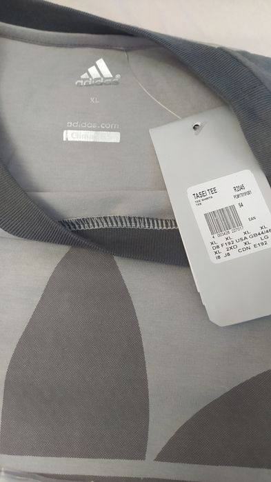 Футболка adidas.        .           .