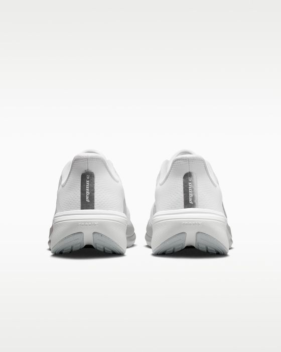 Nike Air Zoom Pegasus 42 White/ Metallic Silver, розмір 7 (24 см)