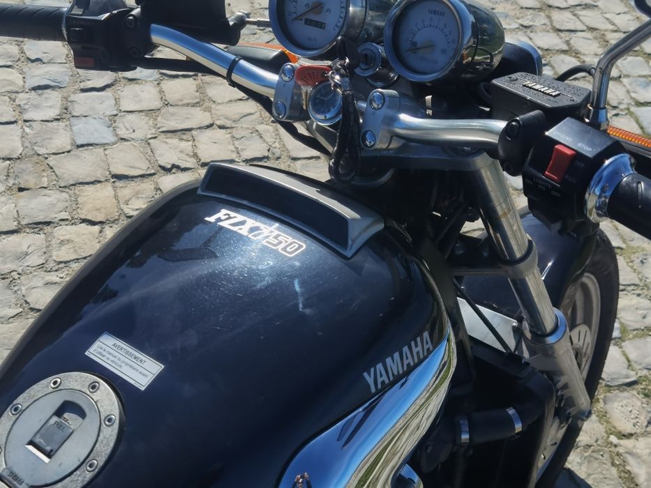 Moto Yamaha Fzx 750
