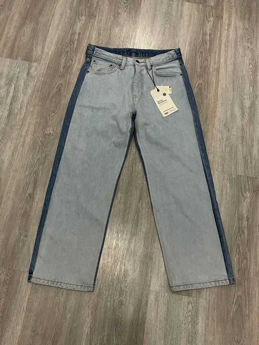 Levi's baggy jeans