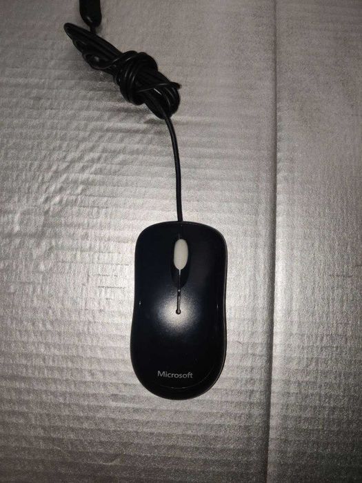 Клавиатури та миші Microsoft Wired Desktop 400 і Basic Optical 2.0