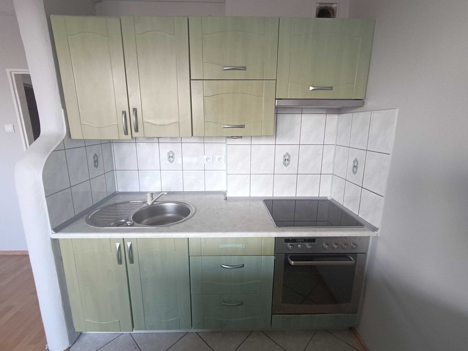 Szafki kuchenne, górne i dolne - 7 dolnych, 4 górne