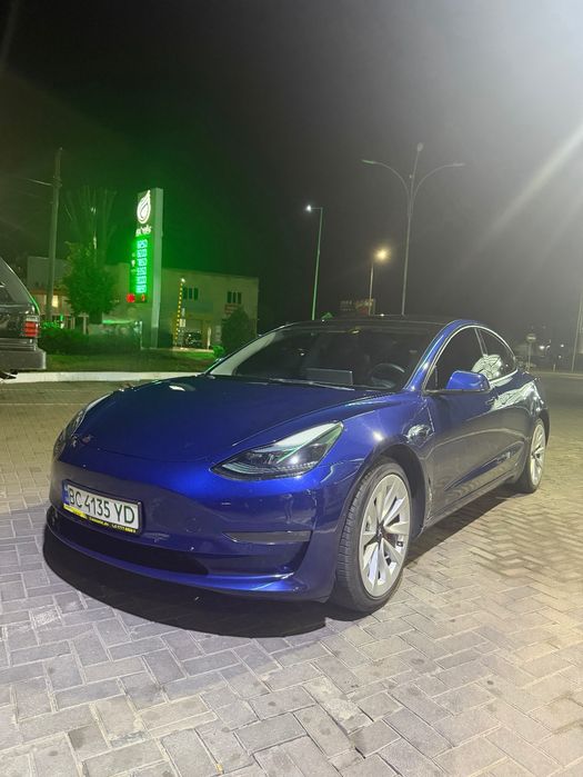 Tesla model 3 продається авто 2022 року