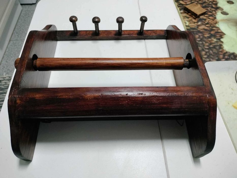 Peças em madeira (antiga) para suporte de artigos de Cozinha.