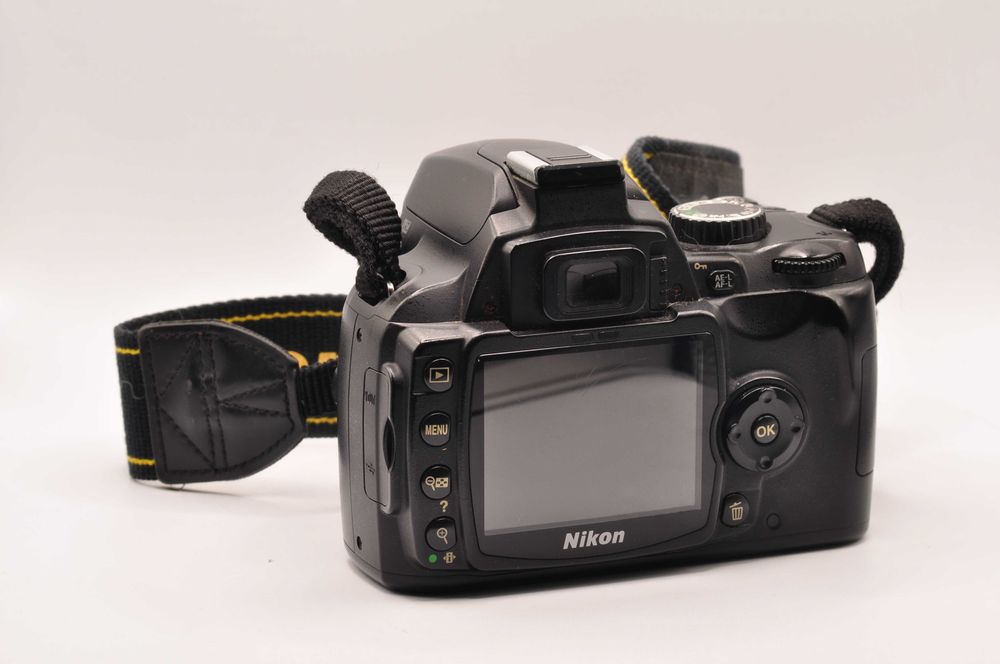 Nikon D60 + Punho Vertical/Grip + 2 Baterias – Excelente Estado  (19k disparos)