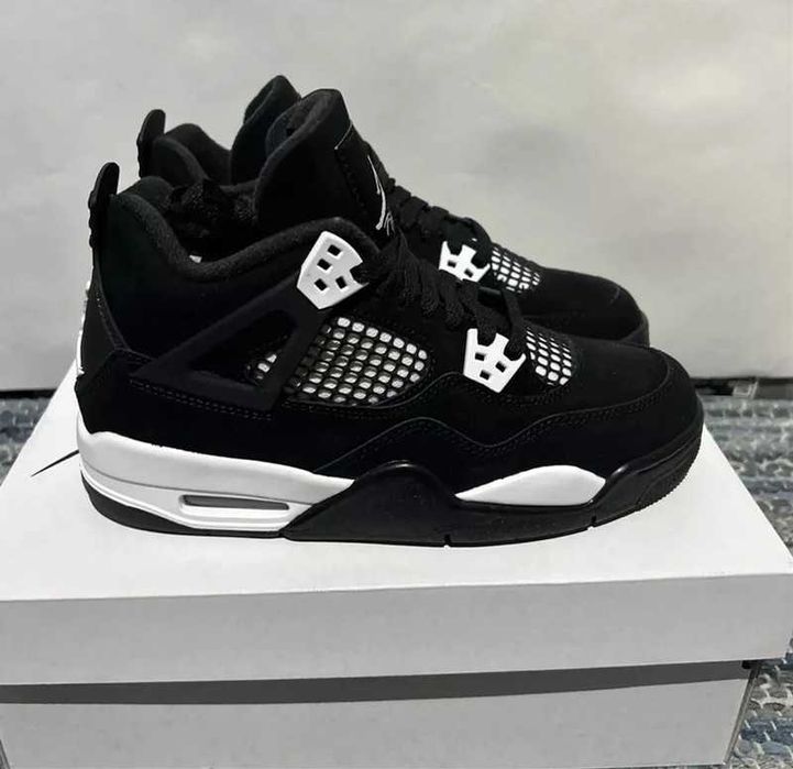 Jordan 4 Retro White Thunder R.43