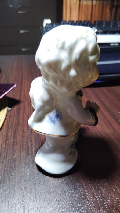 Figurka porcelanowa chłopiec z owieczką