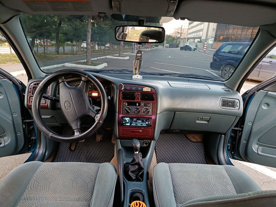 Продам машину Тайота Авенсис