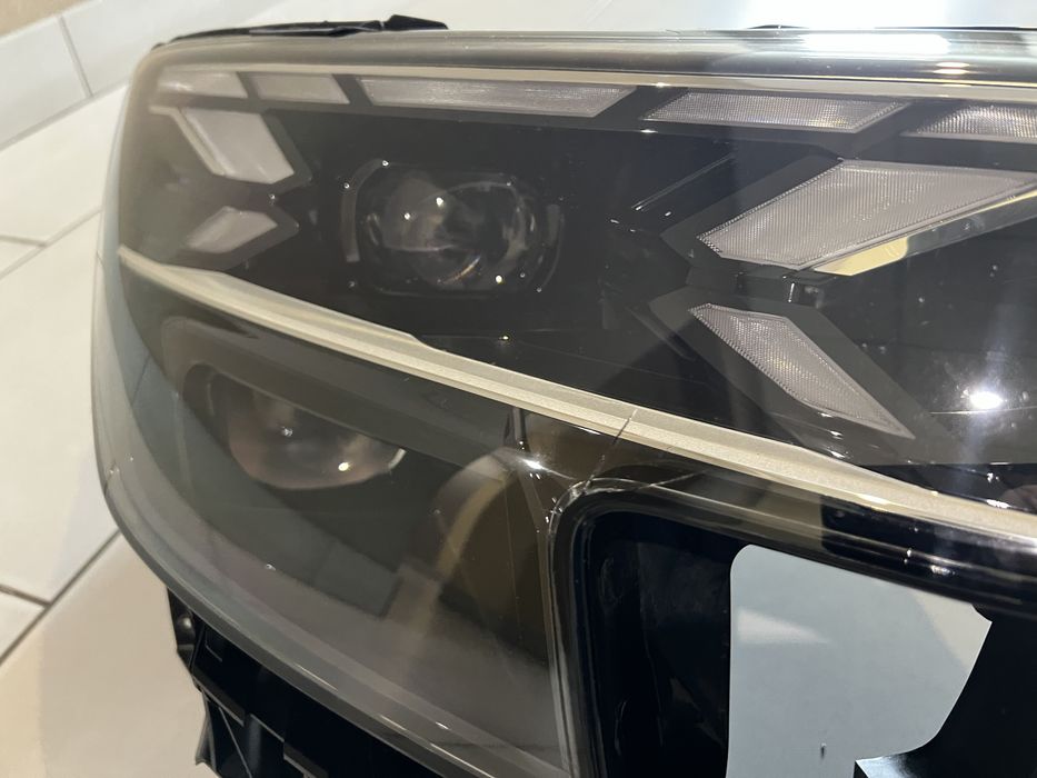 Фара права Audi Q8/SQ8 4M8941086