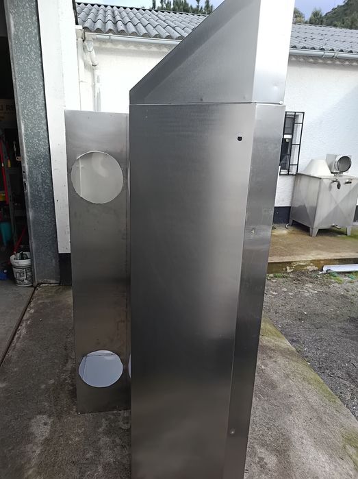 Hotte central 260x220