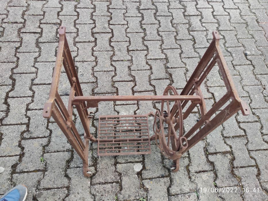 Máquina de costura (só estrutura)