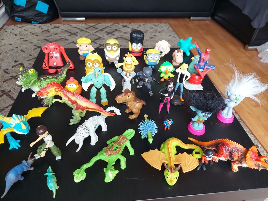 Figurki postacie dinozaury stwory Trole Minionki 35 szt