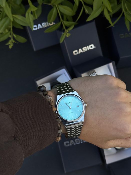Годинник Casio з ізумрудним циферблатом — стиль і точність у кожній деталі