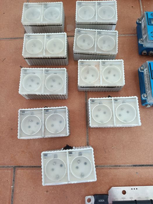 Podwójne gniazda elektryczne natynkowe hermetyczne