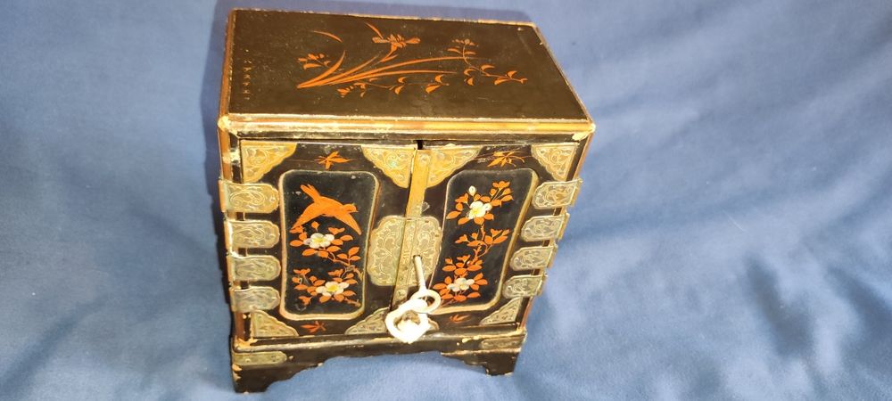 Kasetka 200letnia Japonia kabinet sepet XIXw laka
