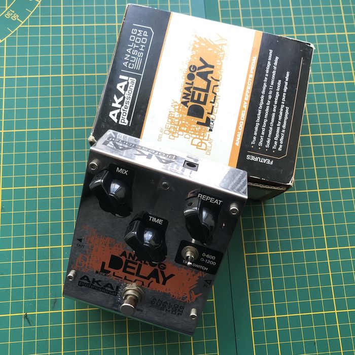 Vendo/troco Pedal AKAI professional Analog Delay