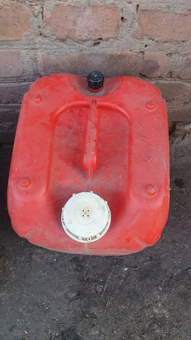 Каністри металеві, пластикові