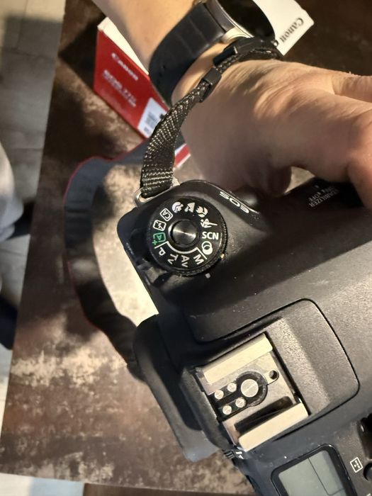 Canon EOS 77d kit is (18-55)