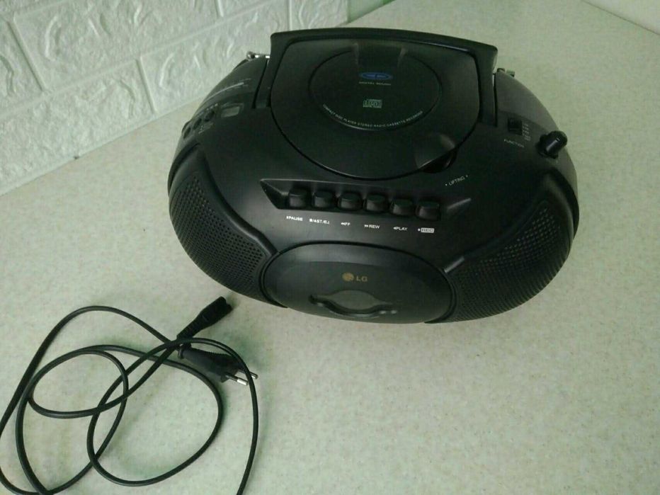 Переносная магнитола LG