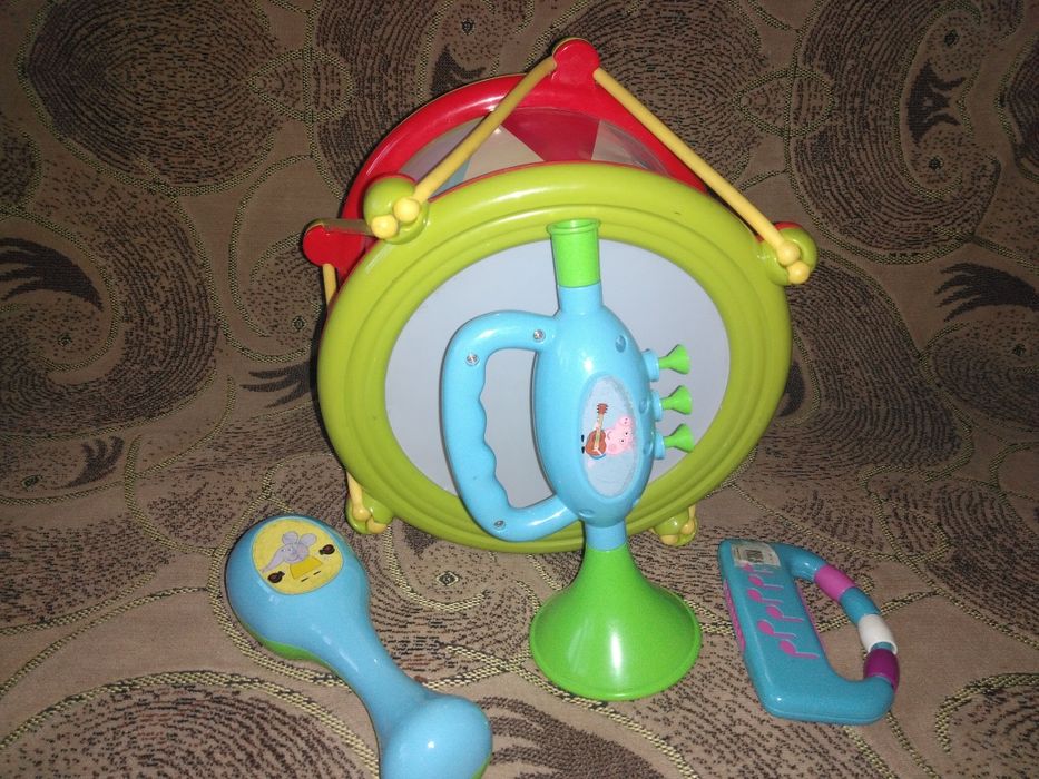 Барабан дитячий, маракас, губна гармоніка, труба