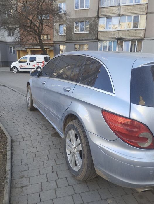 Мерседес r320 у гарному стані