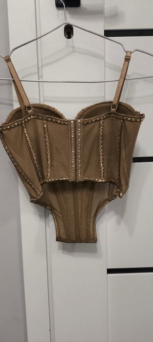 Gorset z diamentami
