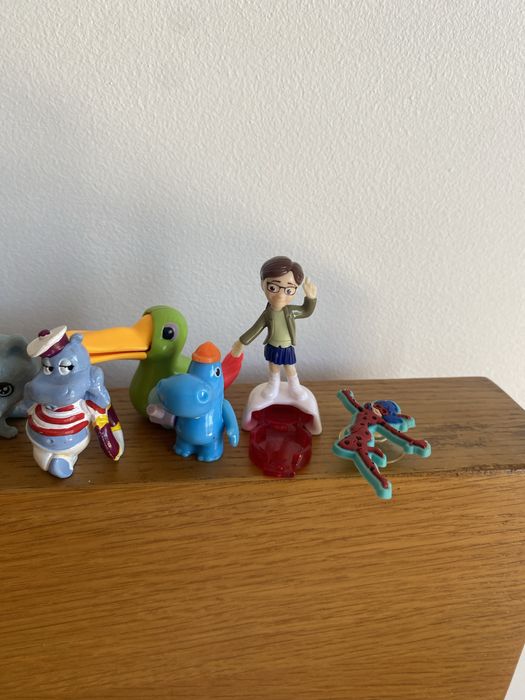 conjunto Bonecos Figuras pvc kinder ovo pequenas- ladybug, minions