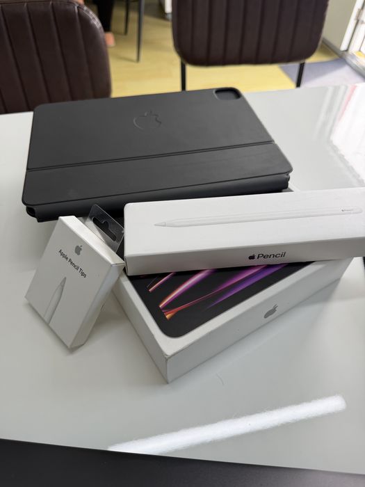 iPad Pro 11” M2 + Magic Keyboard + Apple Pencil 2a Geração | 600€
