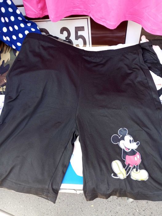 Класний жіночий костюм