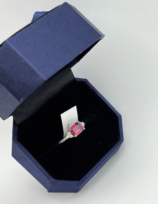 Золота обручка з діамантами та натуральним гранатом