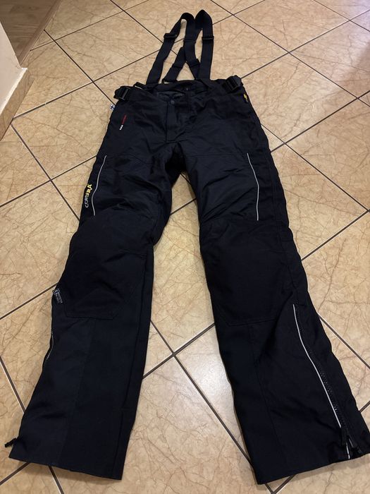 Spodnie sportowe na motocykl