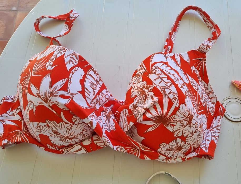 Biquinis - soutien / partes de cima dos biquíni s